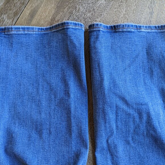 American Eagle Light Wash Denim Kick Boot Stretch Distressed Jeans, Size 6 Long - Picture 6 of 8